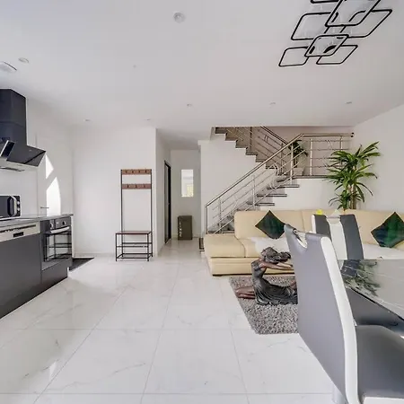 Maison Chaleureuse Et Neuve 90m2 A 5min Du Centre De Libourne *