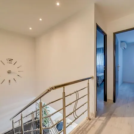 Semesterbostad Maison Chaleureuse Et Neuve 90m2 A 5min Du Centre De Libourne